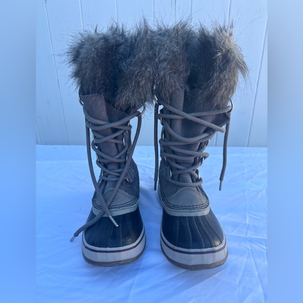Sorel Gray and Black Winter Boots - Picture 5 of 8
